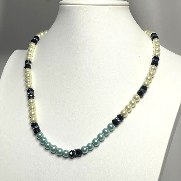 Necklace beaded faux pearl and green pattern geometric toggle clasp trendy - Picture 1 of 11